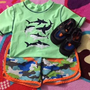 😎Very cute toddlers swimsuit and water shoes🍀